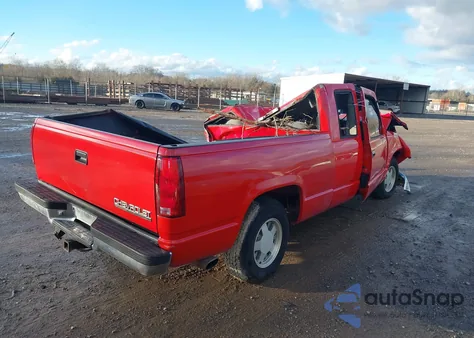 1998 Chevrolet C1500 Fleetside z USA, uszkodzony, nr VIN 2GCEC19M3W1166101